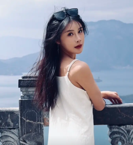 Jingjing Yang