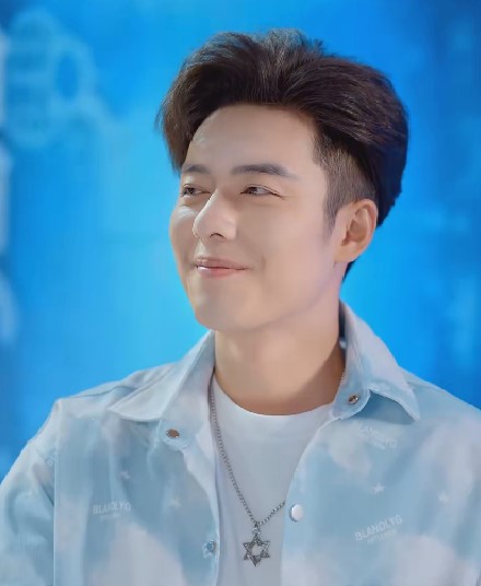 Yibo Han