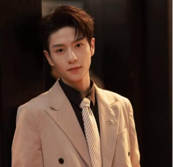 Mengqi Huang